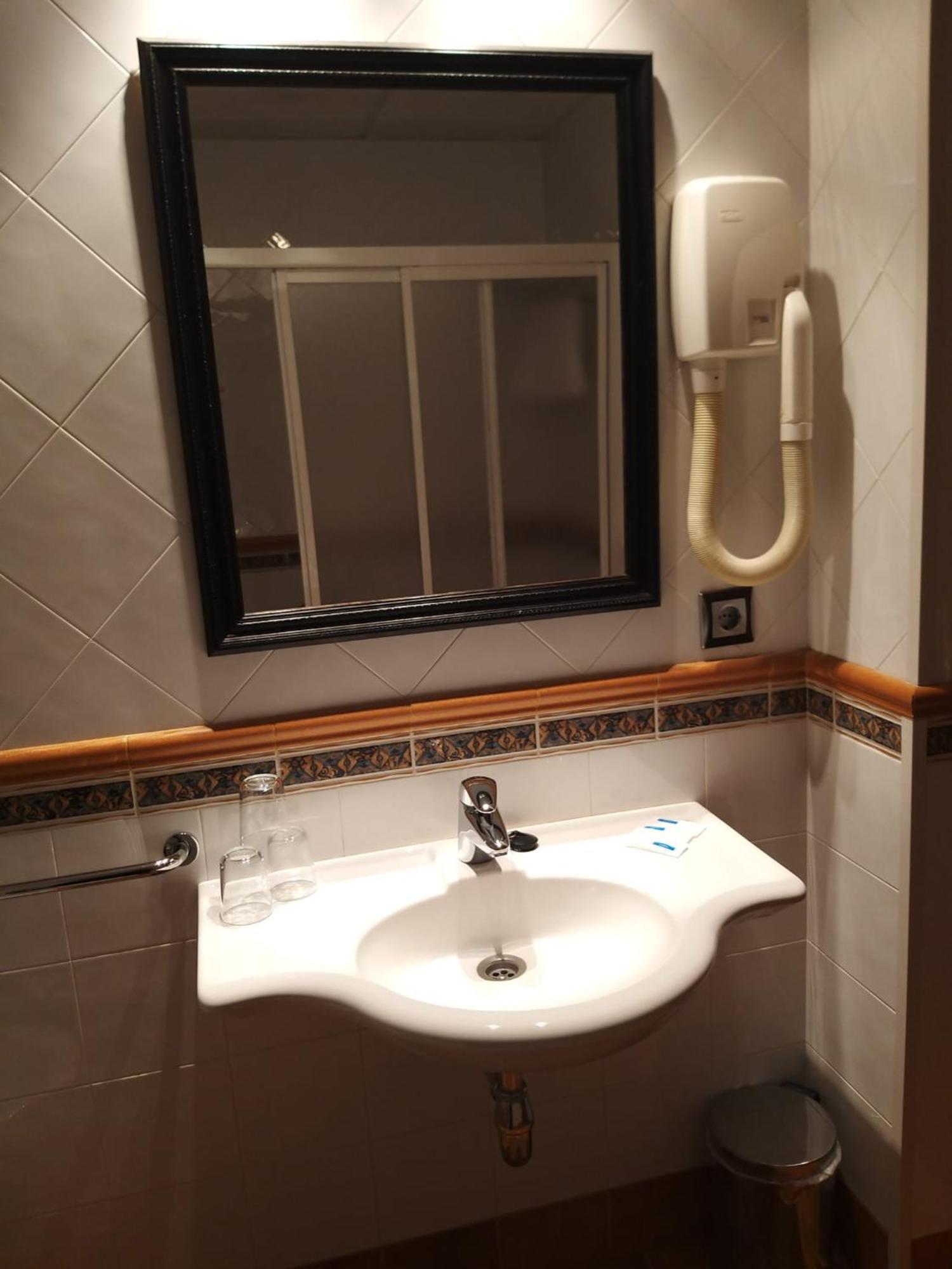 Hotel Condes De Lemos Espana มงฟอร์เต เด เลมอส ภายนอก รูปภาพ