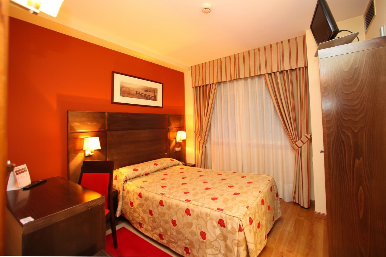 Hotel Condes De Lemos Espana มงฟอร์เต เด เลมอส ภายนอก รูปภาพ